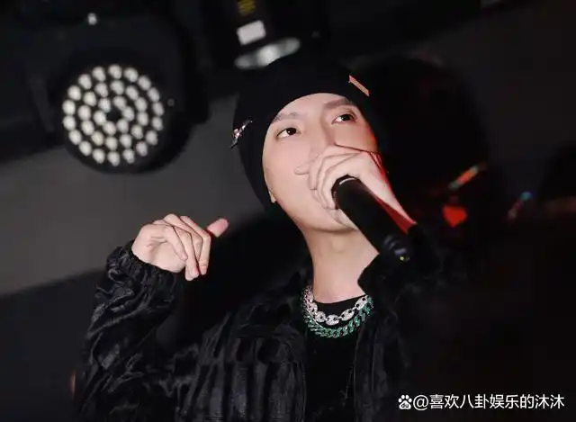 我来看看gai进步没!威尔说唱巅峰对决战胜字母钢,票数引争议!