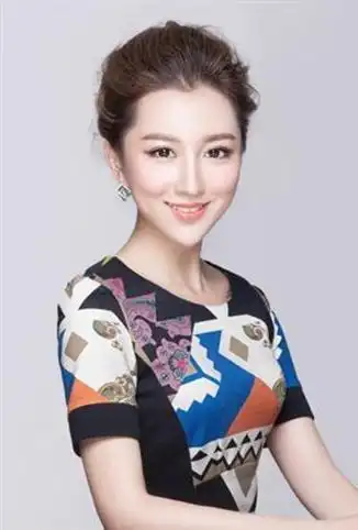 主持湖南都市频道《都市1时间》,《都市晚间》,《世界大不同》, 湖南