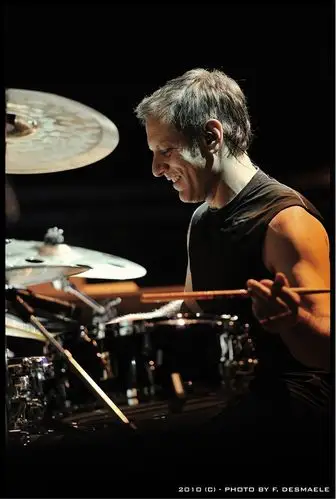世界上25位传奇鼓手之一的dave weckl 打击乐大师来我们广西南宁啦!