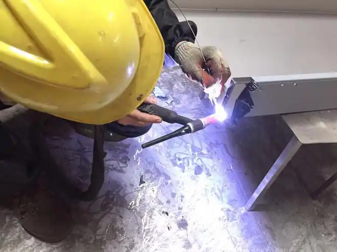 加工工艺:按钣金件的基本加工方式,如焊接.