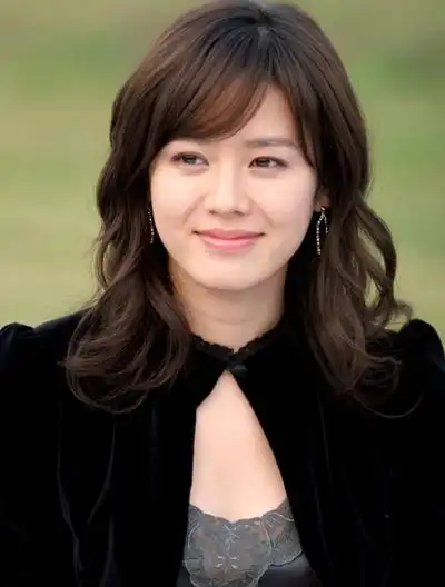 [onlylady 奢华 奢华前沿] 美女总会被人拿来比较,孙艺珍和韩佳人途