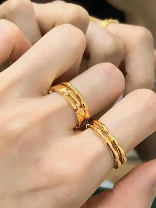 叠戴的黄金戒指也太好看了叭