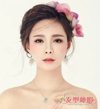 头发稀少女生最流行简单的盘发发型 头顶头发稀少的女生适合什么盘发