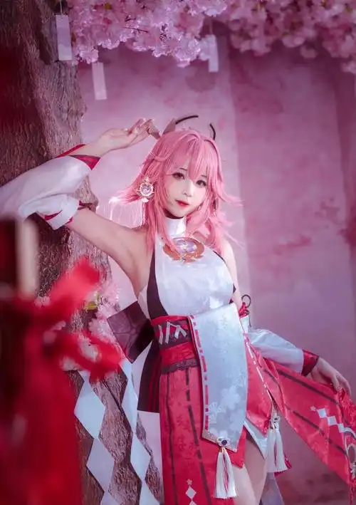 《原神》八重神子cos,小姐姐身材纤细,笑容腼腆,真好看