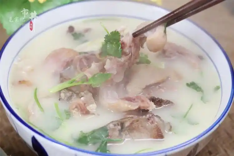 天冷了煮羊汤喝,牢记"忌2样加3样",汤奶白,味鲜膻味小_羊杂汤_八角_香