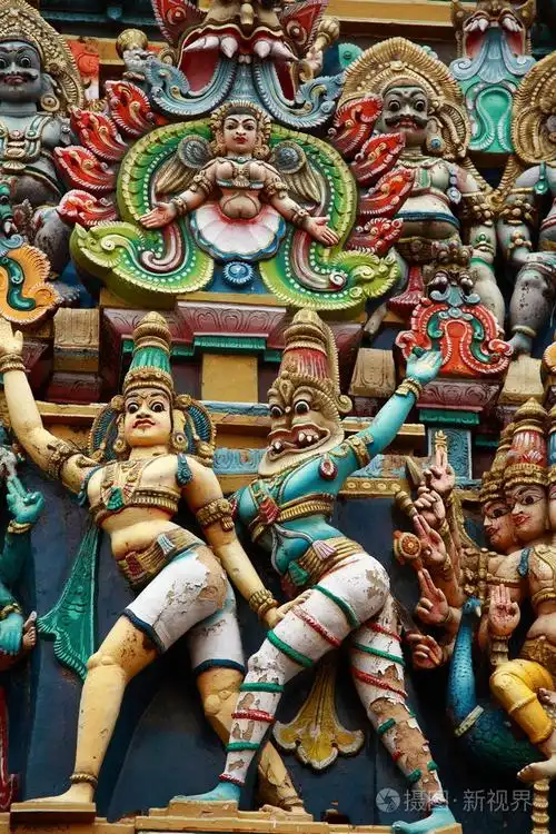 在印度教寺庙 gopura (塔) 上的雕塑.曼寺,马杜赖,泰米尔纳德邦印度