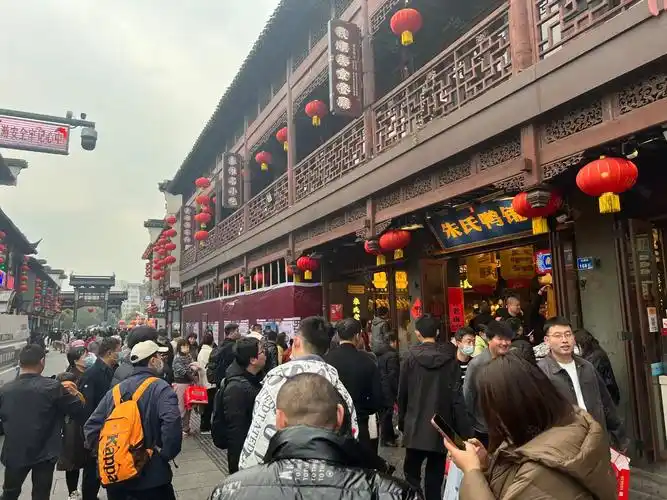 夫子庙核心商业街主街位置!适合各种品牌小吃业态!