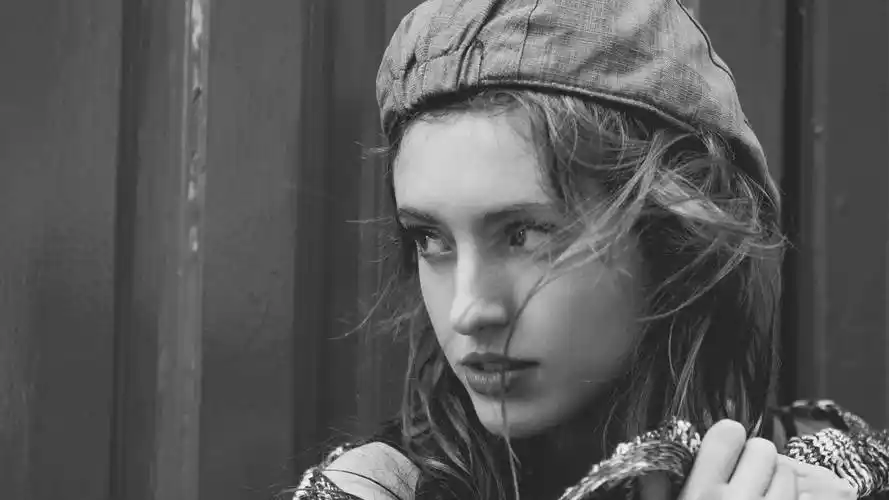 人人脸肖像ppt背景图