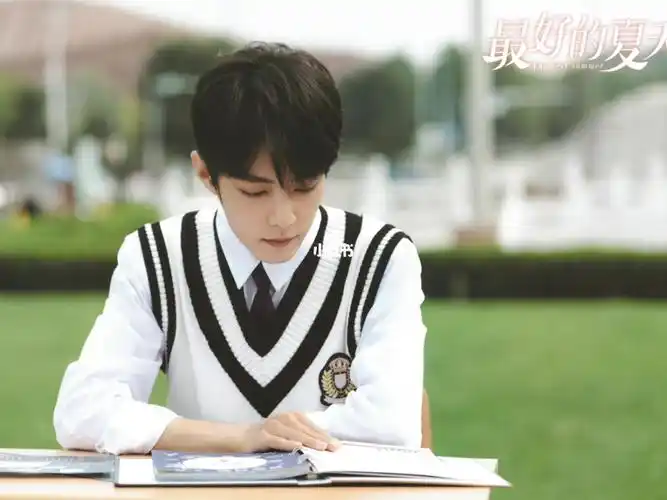 肖战欠我一部校园偶像剧