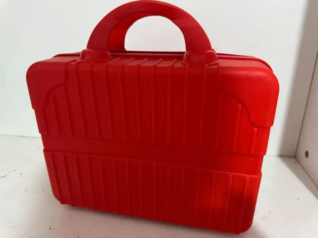 今天收获一个红色的小箱子,当我的工具箱吧