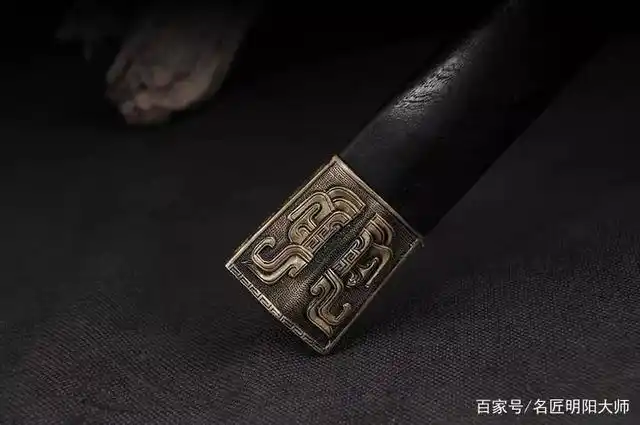 「鉴赏」淬蓝花纹钢天罡八面汉剑