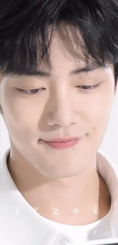 肖战白色穿搭##肖战代言元气森林