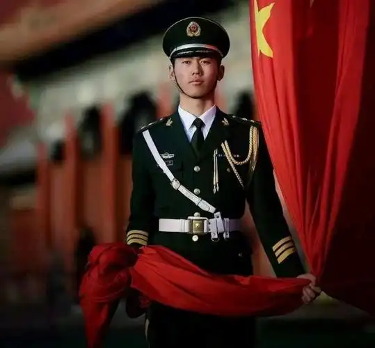 升旗手张自轩,军旅生涯7000次升旗零失误,服役12年首次回家过年