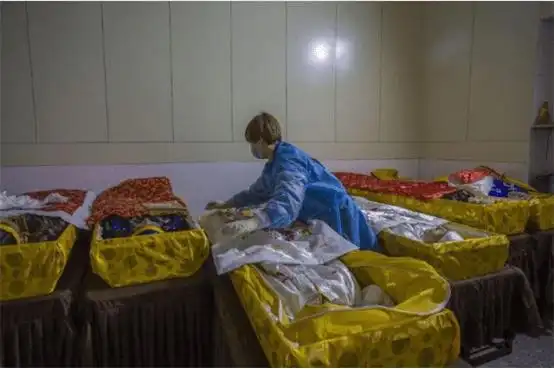 90后美女入殓师李淑萍:从不主动和人握手,一天只能缝合一具遗体_工作