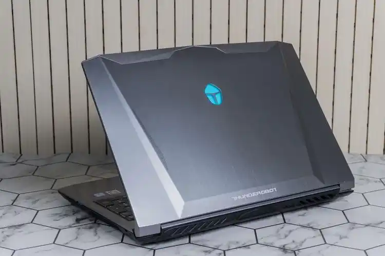 雷神911st旗舰版游戏本评测:8代高性价比炫彩金属游戏本