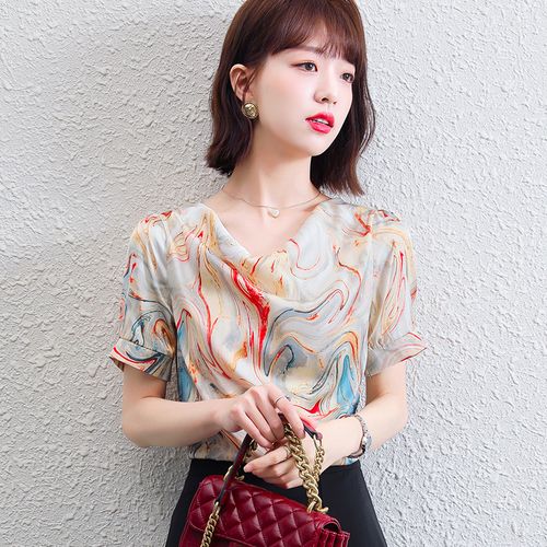 漂亮时尚的小衫雪纺