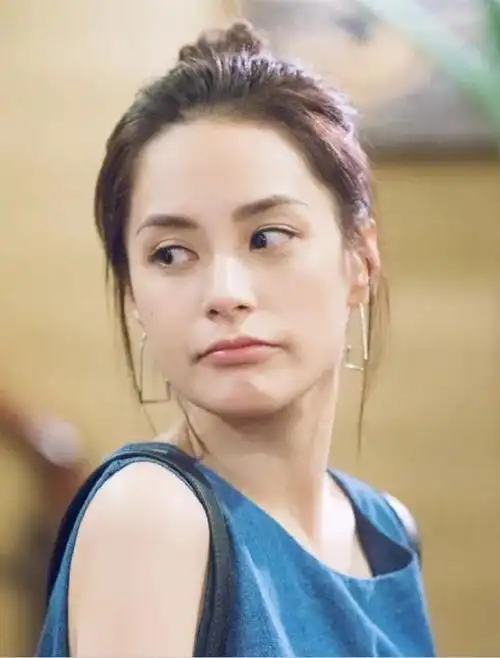 阿娇当初要不是因为这些照片也不会变成这样而他却逃到国外