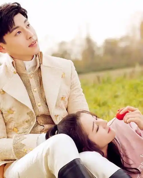 原创《一千零一夜》热巴与邓伦的十张合影,图2吓坏邓伦,图9甜蜜暴击