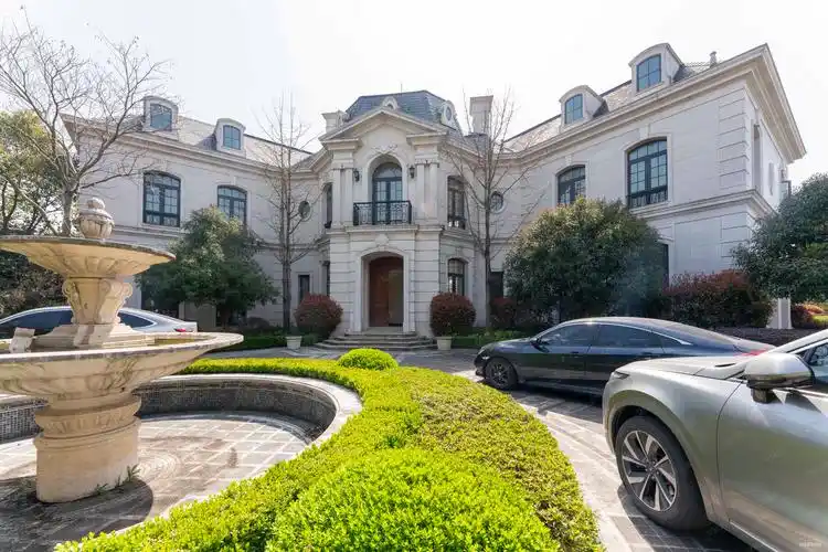 绿城玫瑰园独栋别墅南向采光好楼龄新小区绿化高