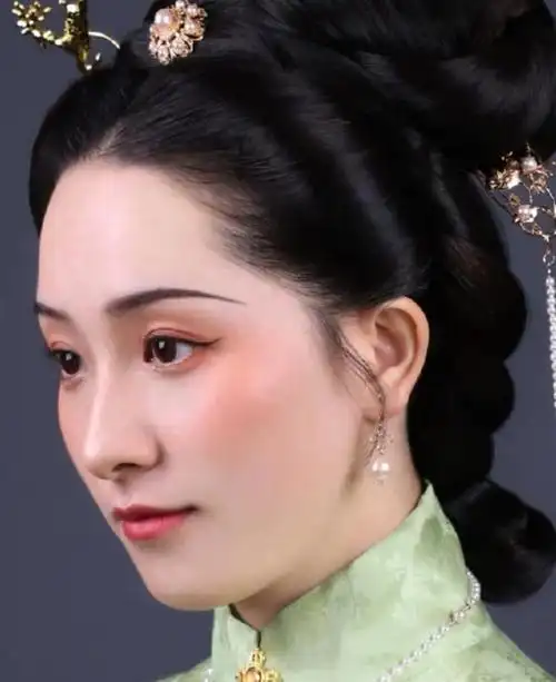 远山眉,柳叶眉,新月眉.每一款眉型都十分具有特点,且都非常好看.