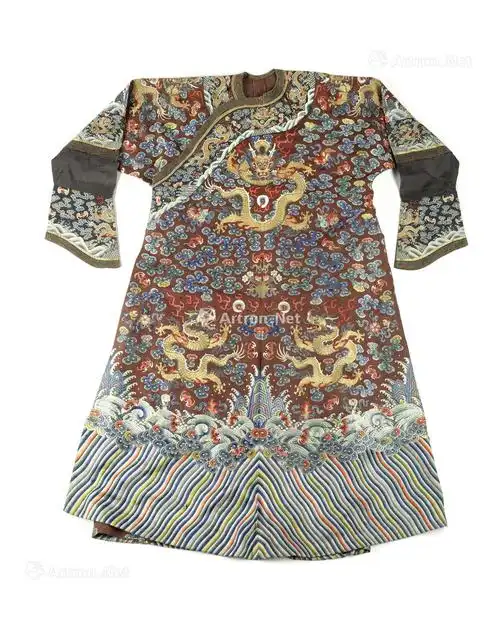 0725十九世纪酱色缎绣九龙八吉祥纹蟒袍