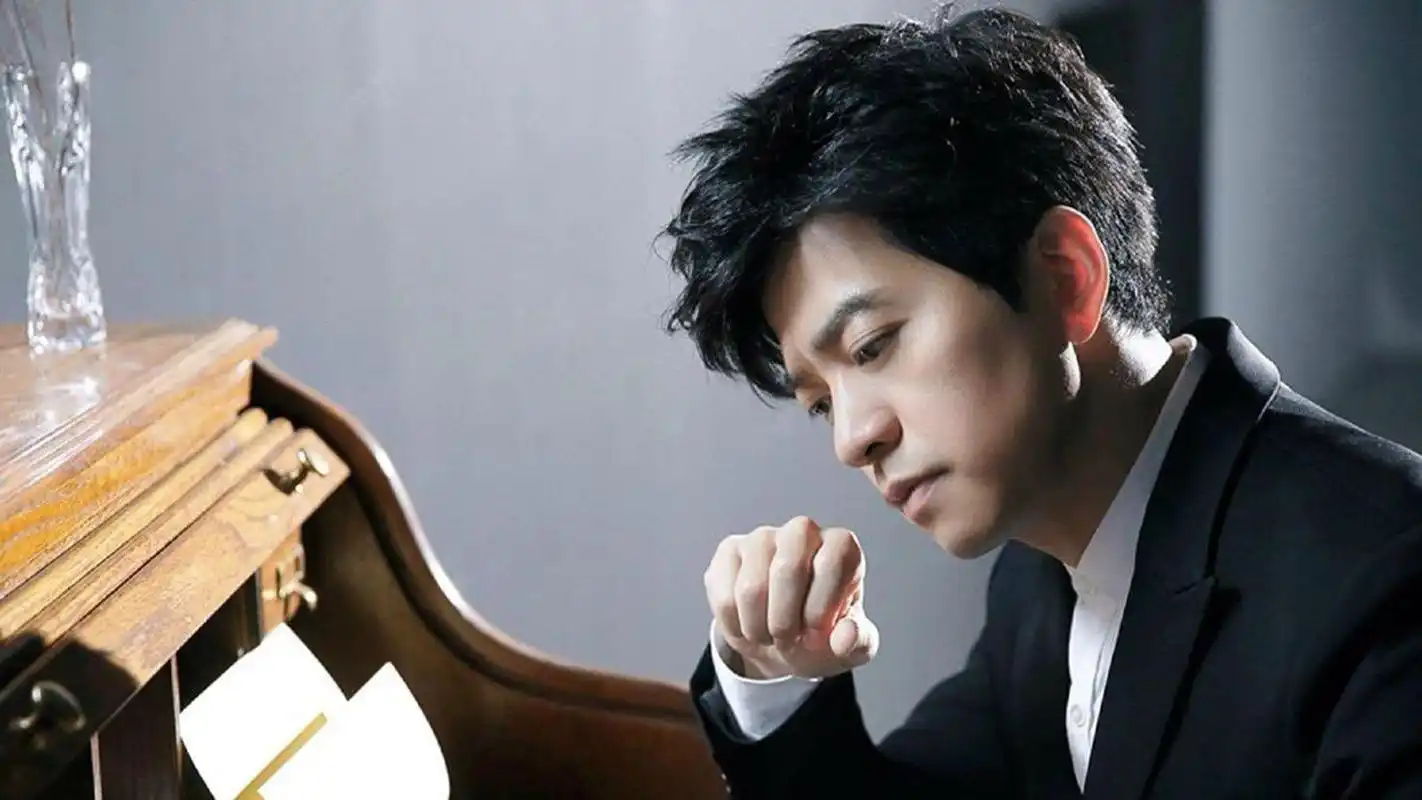 回顾李健我们听的不仅是音乐更多的是看他的睿智文化与气质