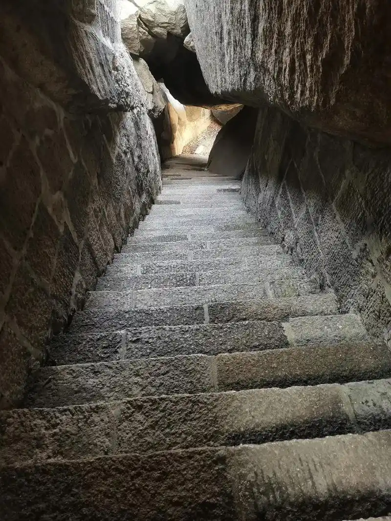 猜猜第一和第二张照片哪个是上山哪个是下山