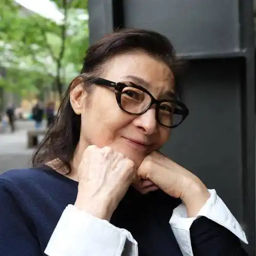 寇世勋全家福曝光,原配罕露面气质好,儿子仍未娶2岁半孩子的妈_腾讯新