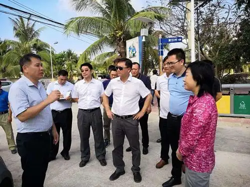 三亚市级河长市委副书记周廉芬巡查三亚河