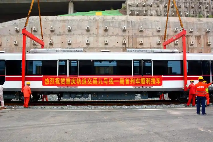 "紫霞仙子"正式亮相重庆九号线——重庆轨道九号线一期工程完成首列列
