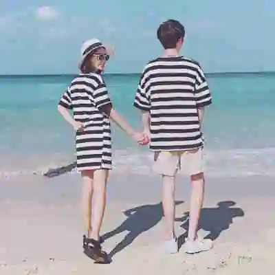 一男一女的牵手背影图片点击鼠标右键下载