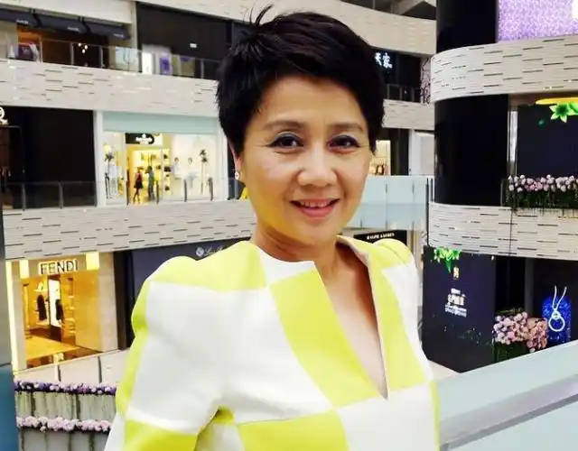 年轻的时候蓝琼缨是一个大家小姐,生于豪门,父亲曾经是抗日时期的