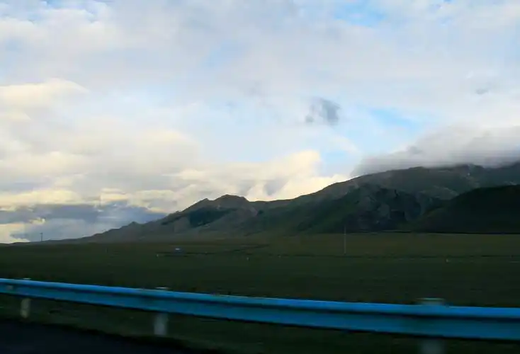 疾驶的车上拍风景