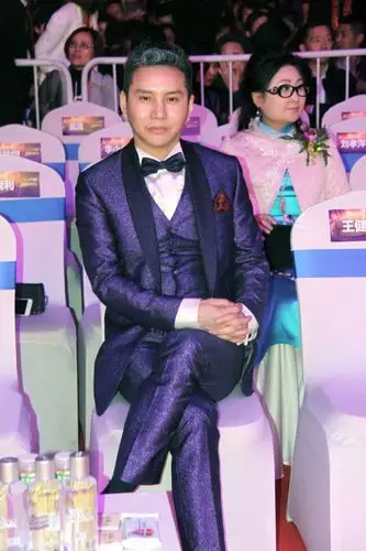 章小军出席慈善晚会 "暖男"变身慈善大使