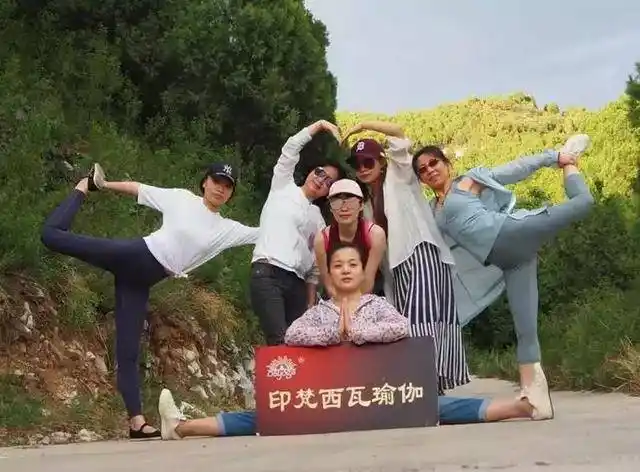 水长城之行,感慨它的宏伟,ibomcha老师都不由的和我们各种摆姿势拍照.