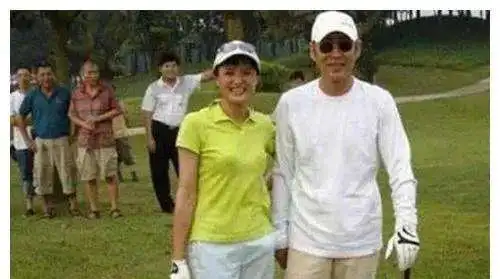 她是谁?央视《新闻联播》播音员杜宪.