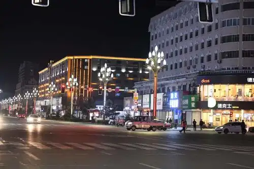 灯火辉煌的安达