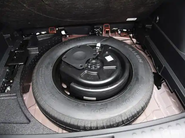 哈弗大狗发动机_双离合变速箱_外观