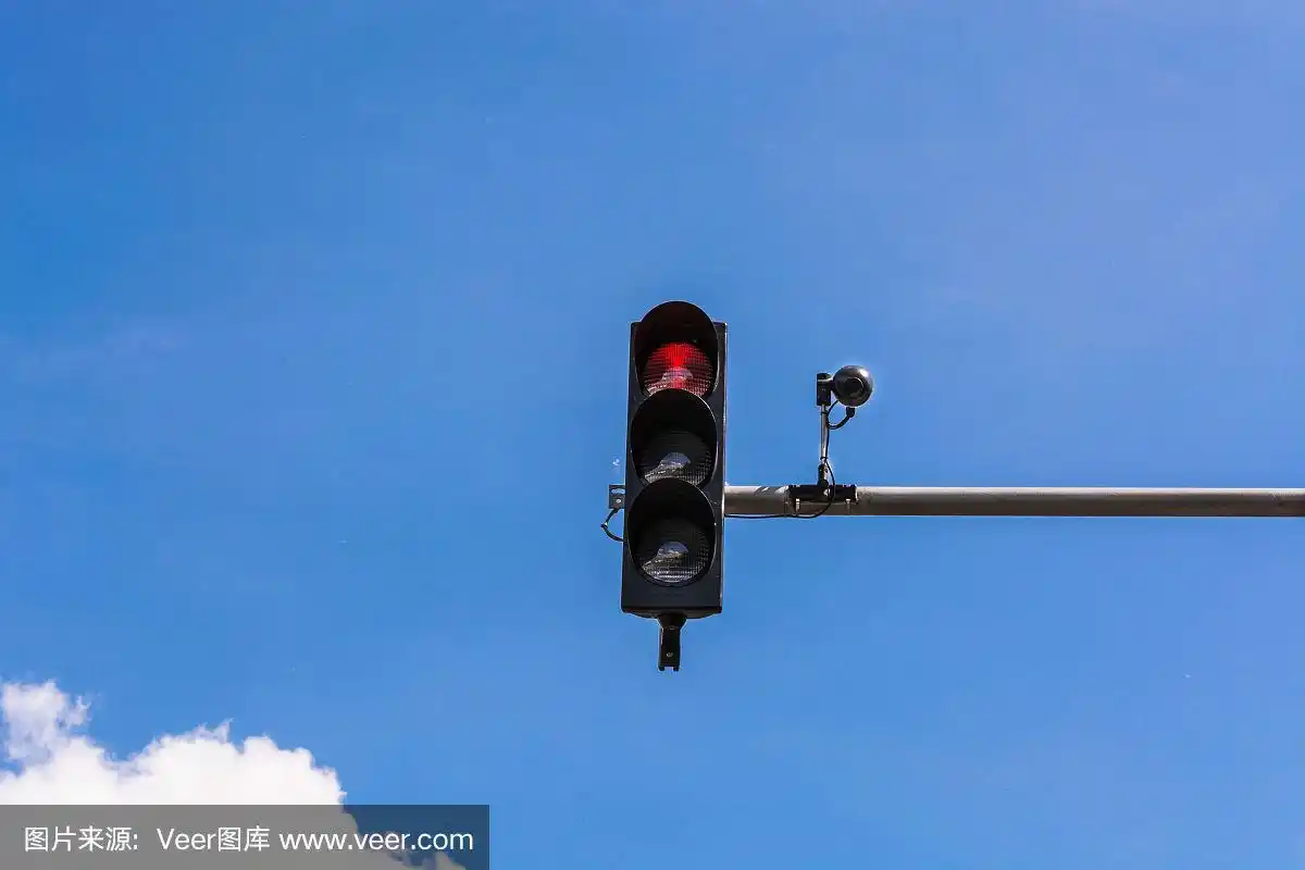 红绿灯和监控摄像头