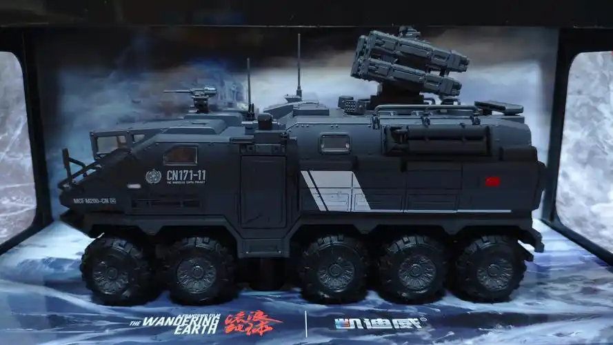 末世科幻,《流浪地球》正版车模,cn171装甲运兵车火力全开__凤凰网