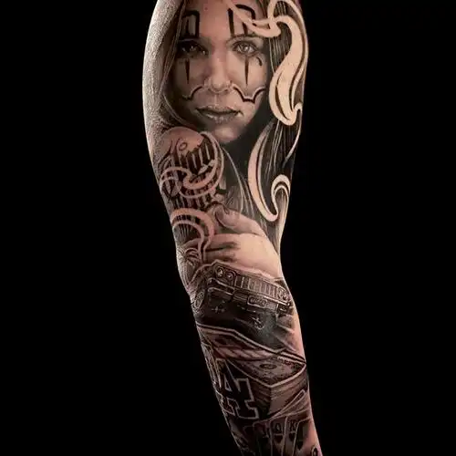 奇卡诺花臂 给哈雷党设计的西海岸奇卡诺风格花臂,添加了承载者的一些