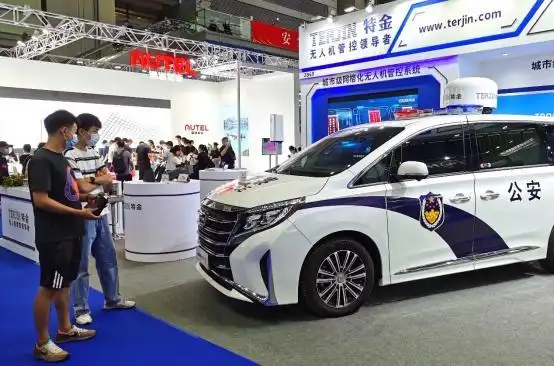 特金联合广汽传祺推出的"无人机管制指挥车"上海特金与广汽传祺战略