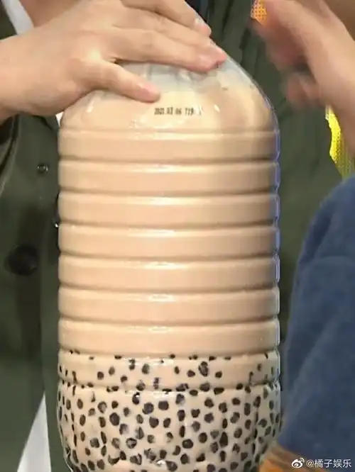 xswl!周杰伦送给林俊杰的生日礼物竟然是桶装奶茶!