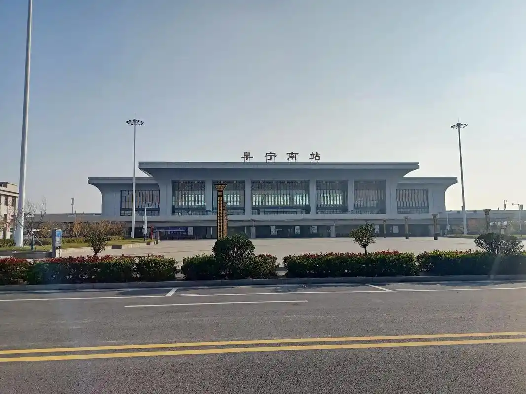 头顶他乡一轮明月,不及家乡一盏油灯!#旅途的最后一站终是家 - 抖音