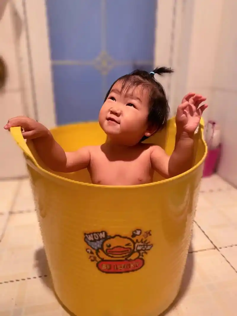 爱玩水的小朋友 #我爱洗澡皮肤好好 - 抖音