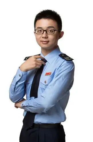 来鹏城三年多,我先后在办税服务厅,办公室,纪检监察等部门和岗位工作