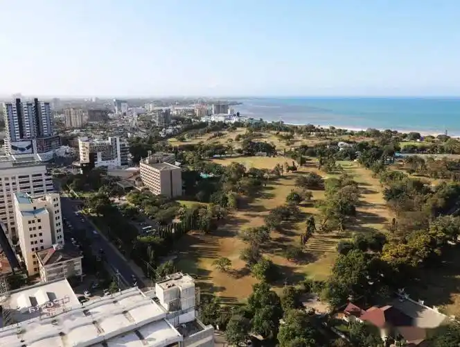 这是9月23日在坦桑尼亚达累斯萨拉姆拍摄的坦赞铁路达累斯萨拉姆站.