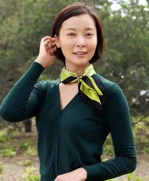 演员柯蓝家庭背景强大,感情频频受挫,杨澜评:活得最带劲的女人 - 活得