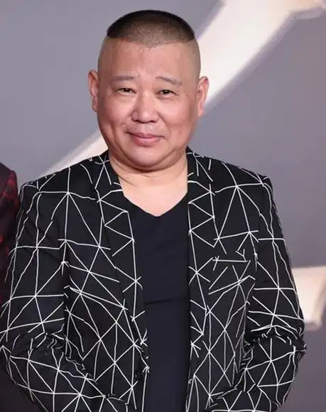 一张照片,揭露了贾玲口碑崩塌的真相,郭德纲说的话有人信了