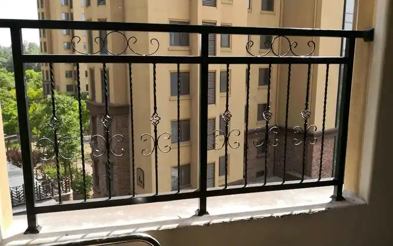 钢制阳台护栏楼层铁艺围栏室内飘窗防护栏别墅铁艺阳台护栏